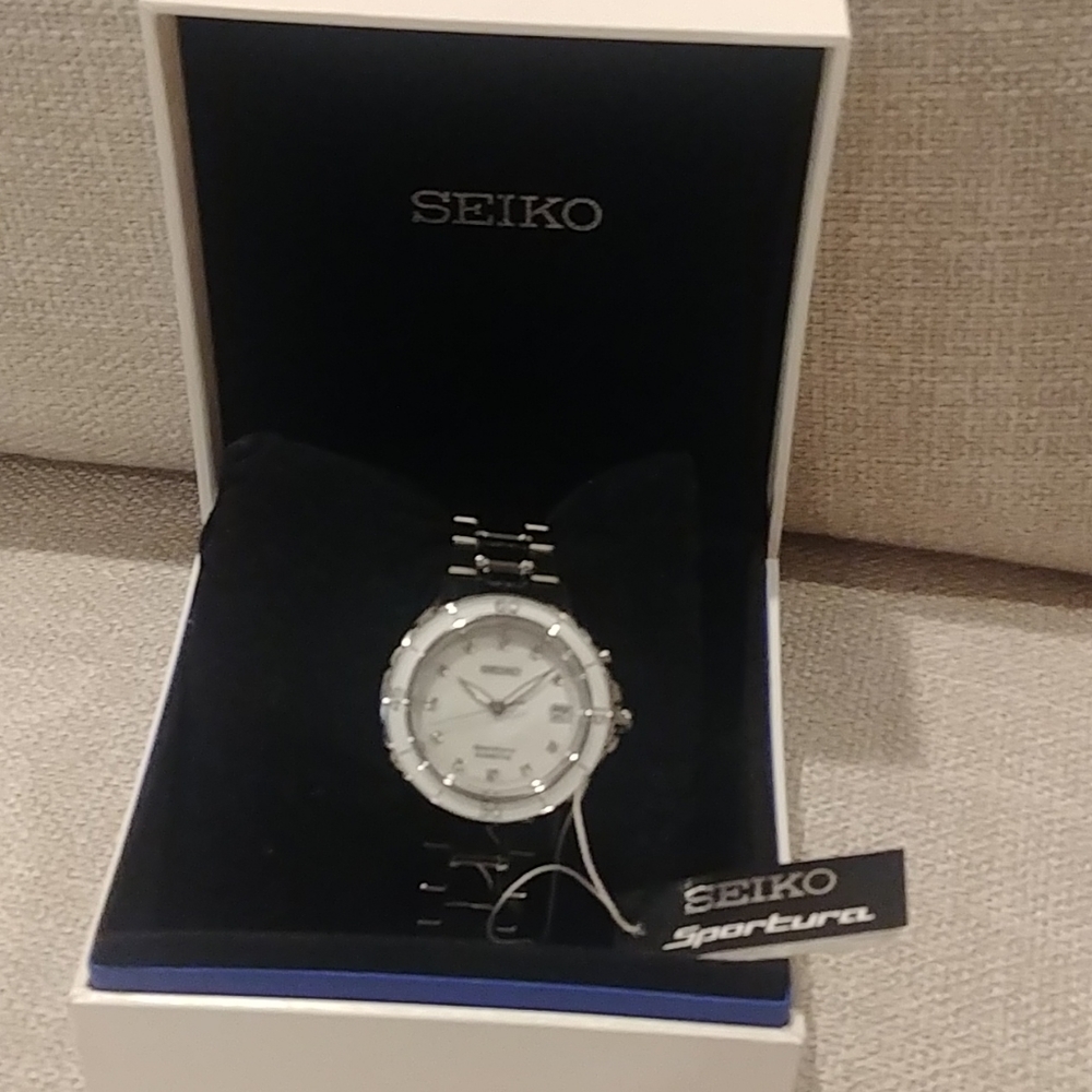 Ladies Seiko watch SKA881